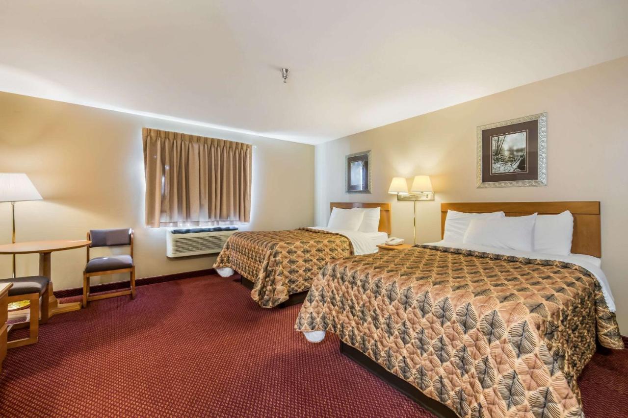 Econo Lodge Rice Lake Exteriör bild