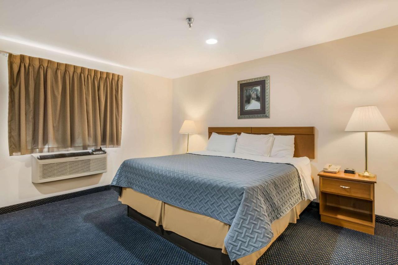 Econo Lodge Rice Lake Exteriör bild
