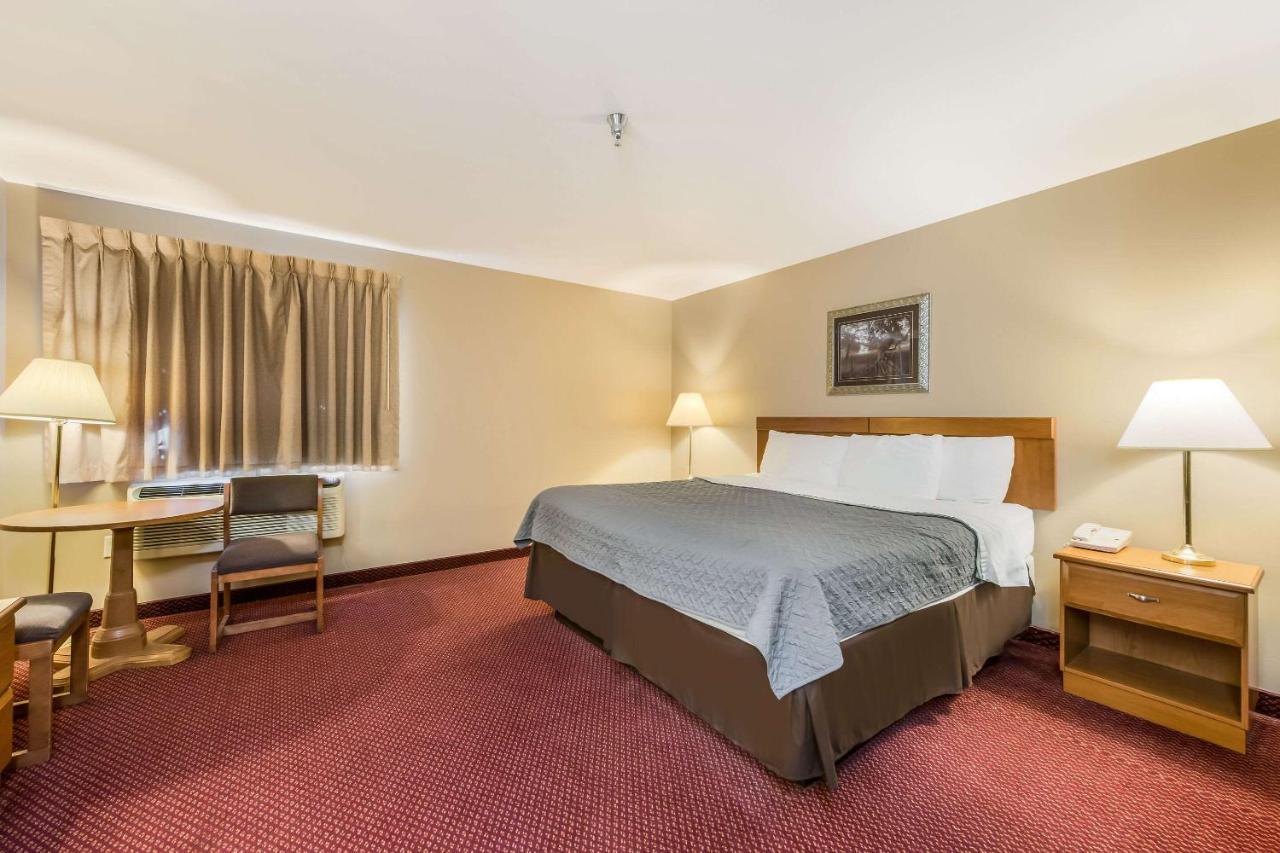 Econo Lodge Rice Lake Exteriör bild