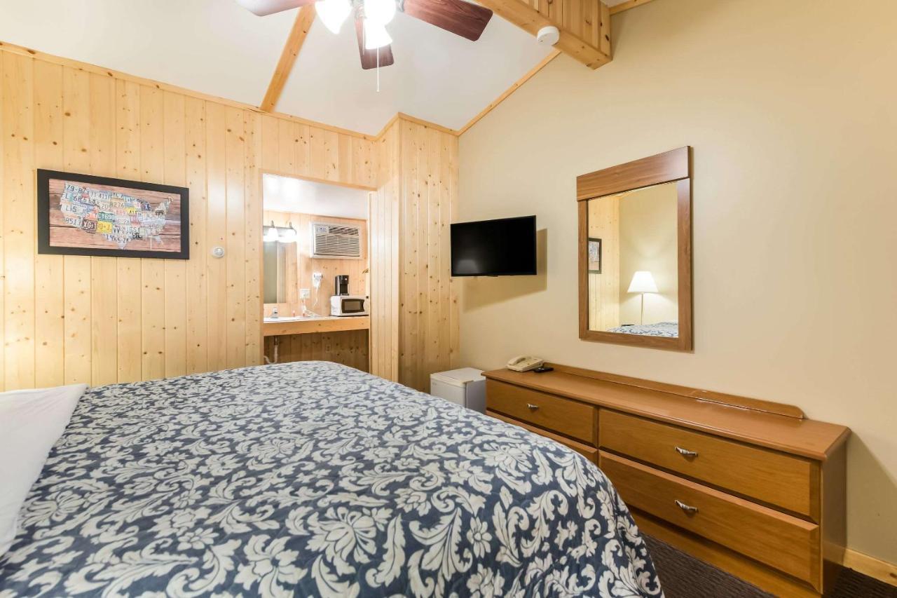 Econo Lodge Rice Lake Exteriör bild