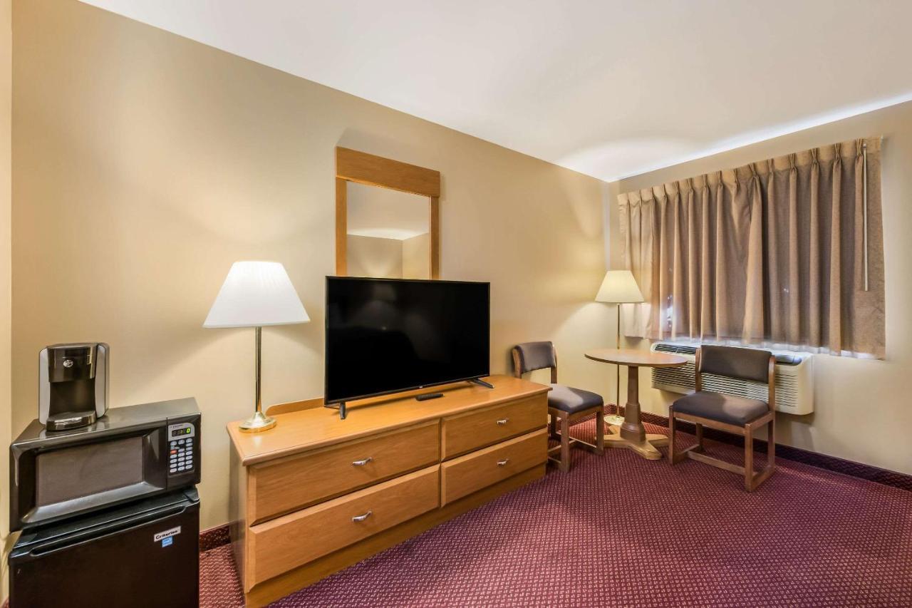 Econo Lodge Rice Lake Exteriör bild
