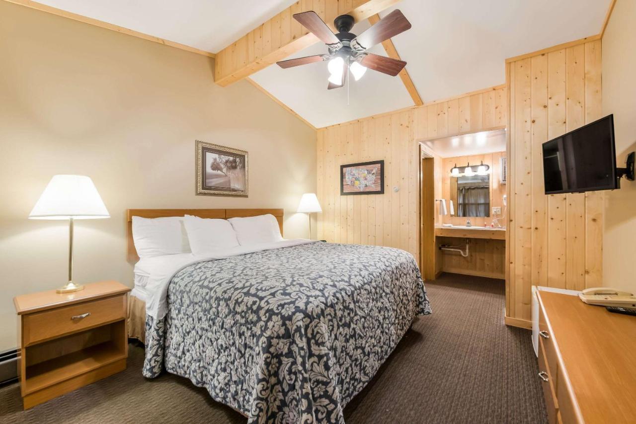 Econo Lodge Rice Lake Exteriör bild