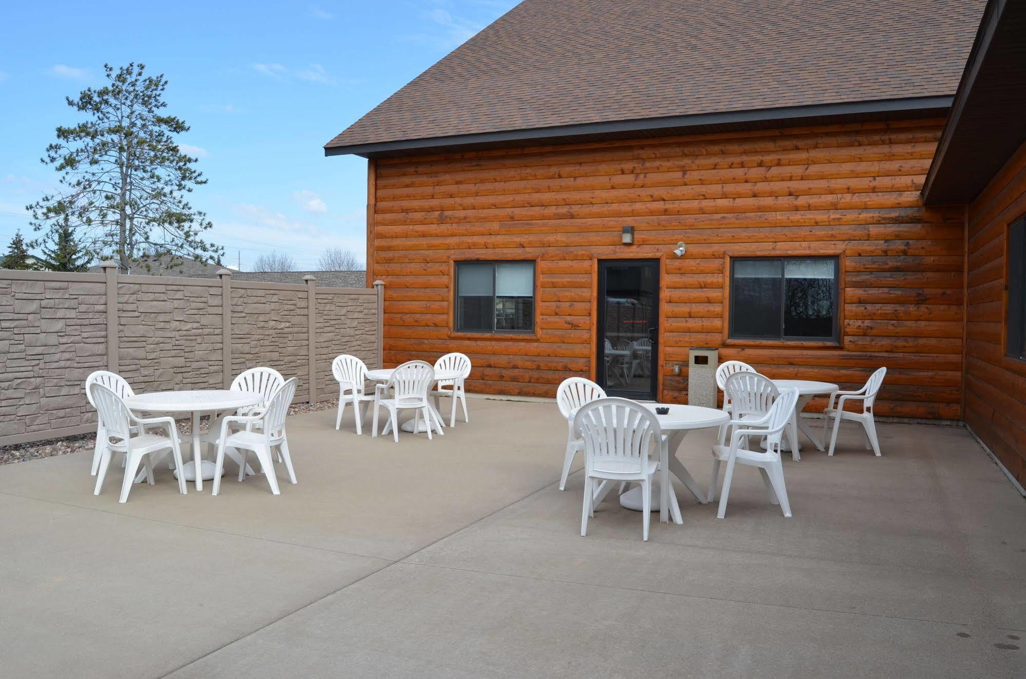Econo Lodge Rice Lake Exteriör bild